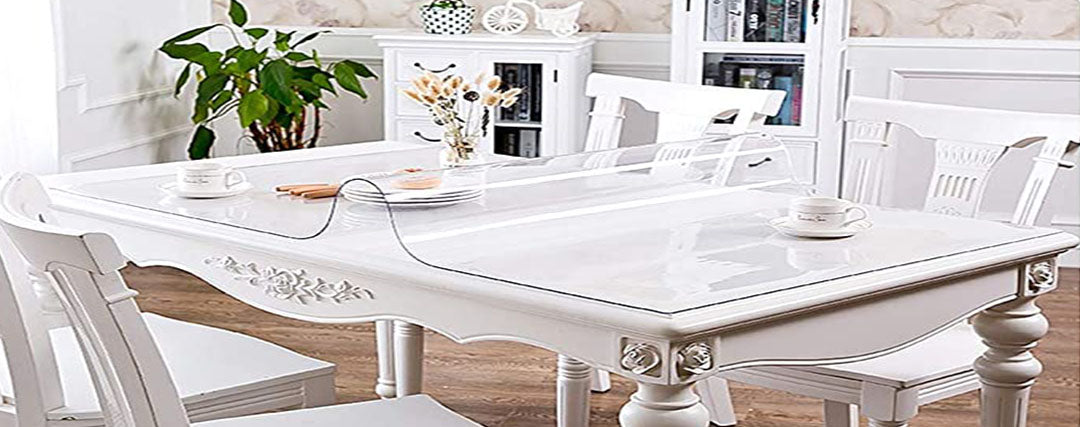 Comment nettoyer une nappe en plastique transparente ?